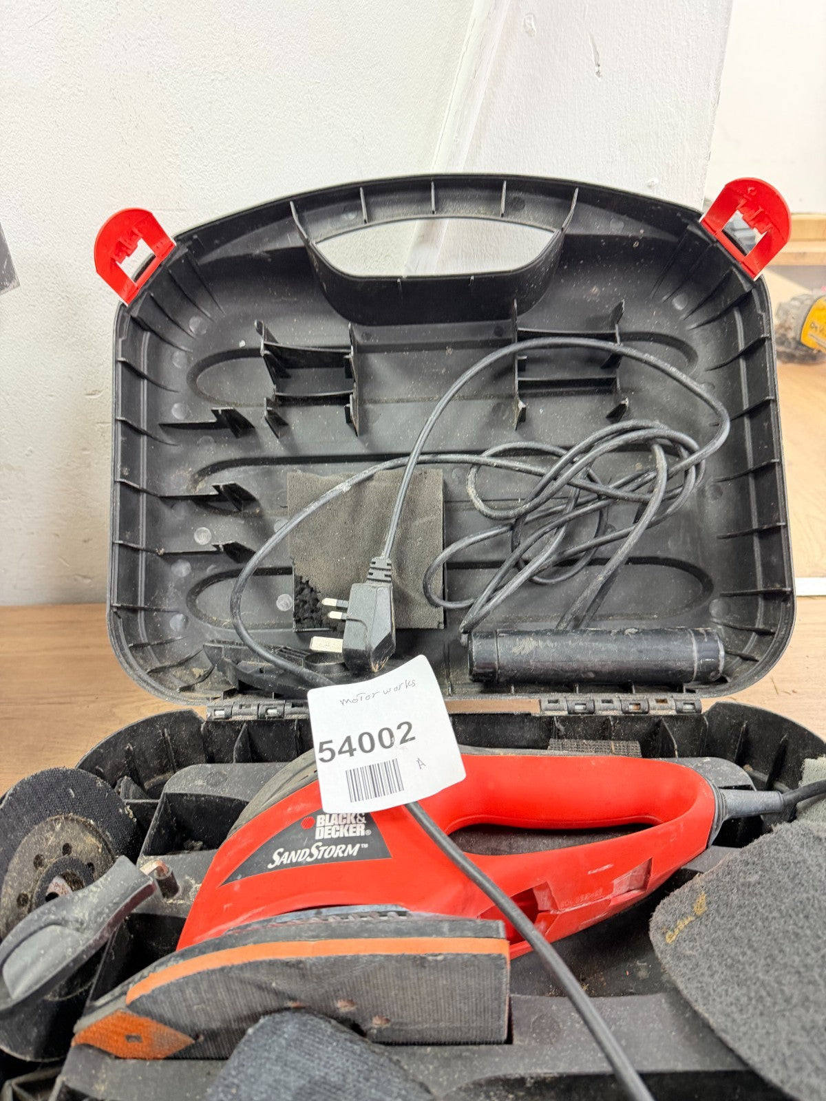 Black & Decker Sandstorm Detail Sander KA250 - Case & Accessories