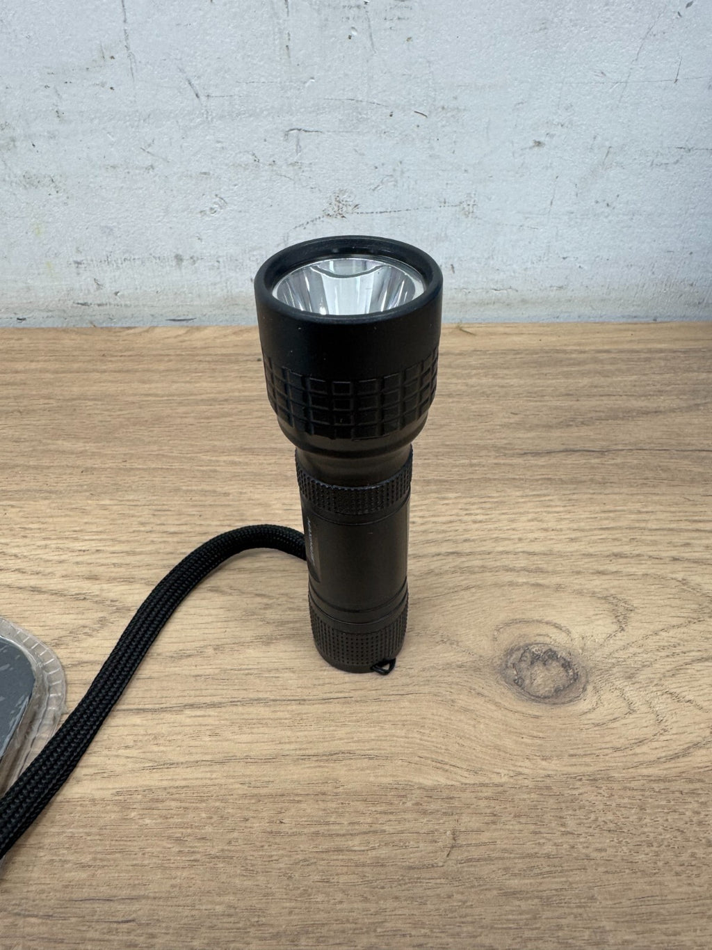 Maximus Black LED Battery-powered Torch