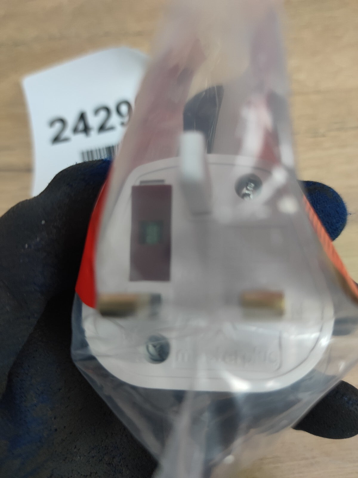B&Q Shaver socket White
