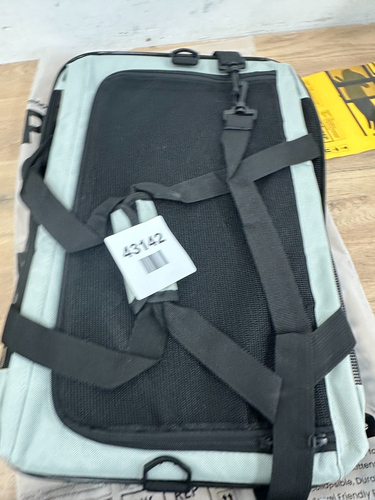 Pet carrier bag