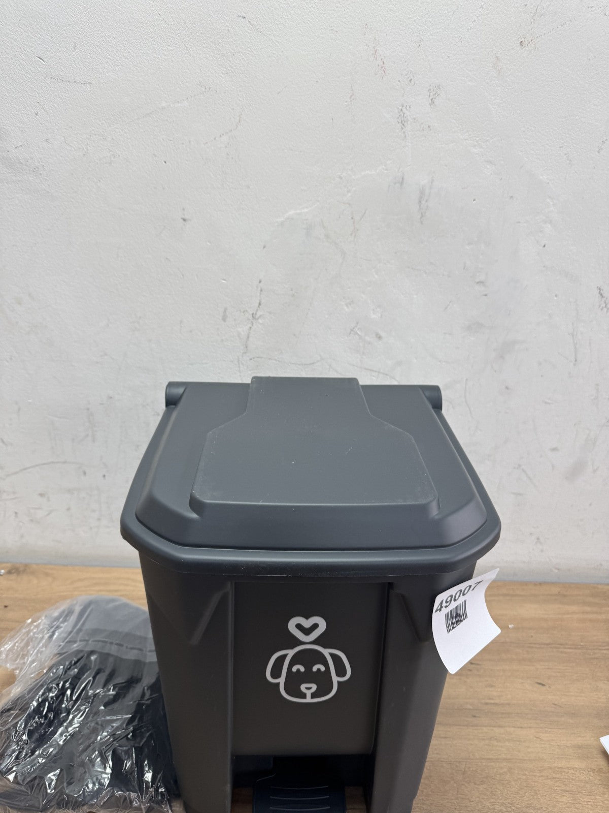 Outdoors Dog Poop Trash Can with Lid & 290PCS Waste Bags, Cute Dog Waste Trash C