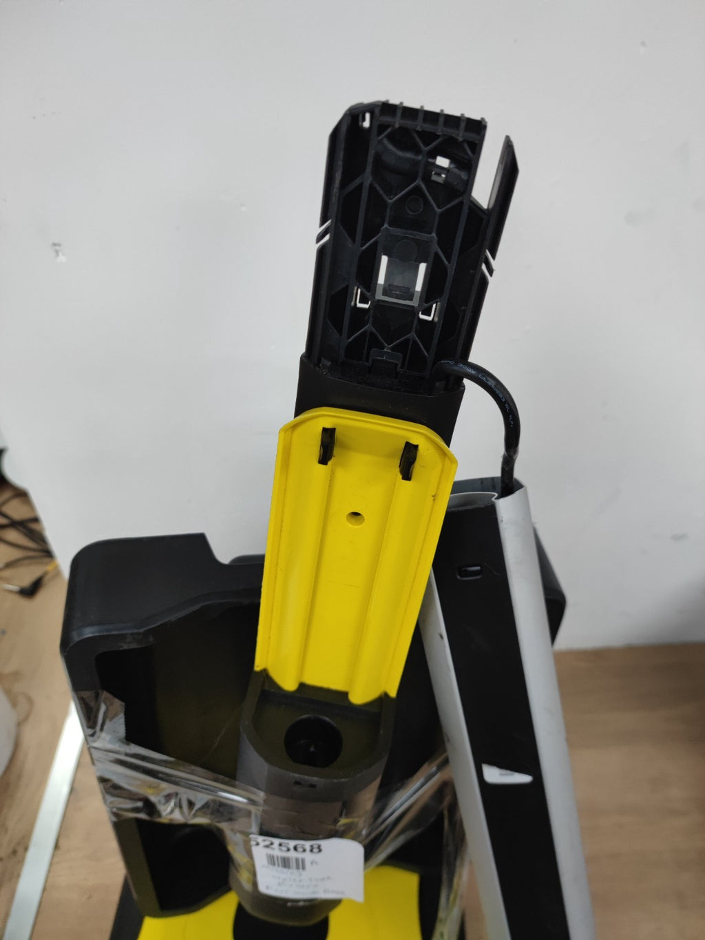 Karcher FC7 Cordless Hard Floor Cleaner-Missing water tank rollers part and base — Used (photo 3)