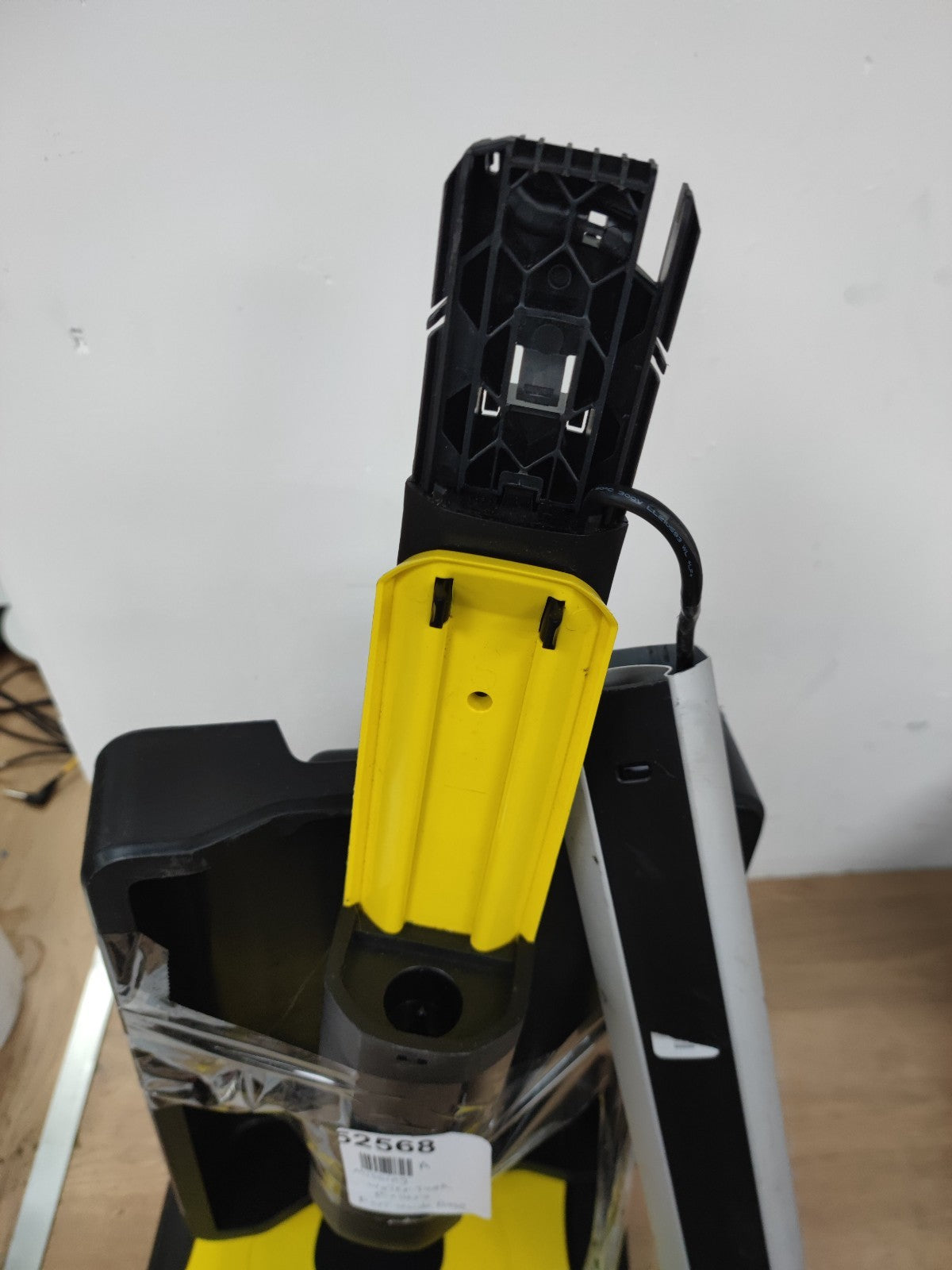 Karcher FC7 Cordless Hard Floor Cleaner-Missing water tank rollers part and base — Used (photo 3)