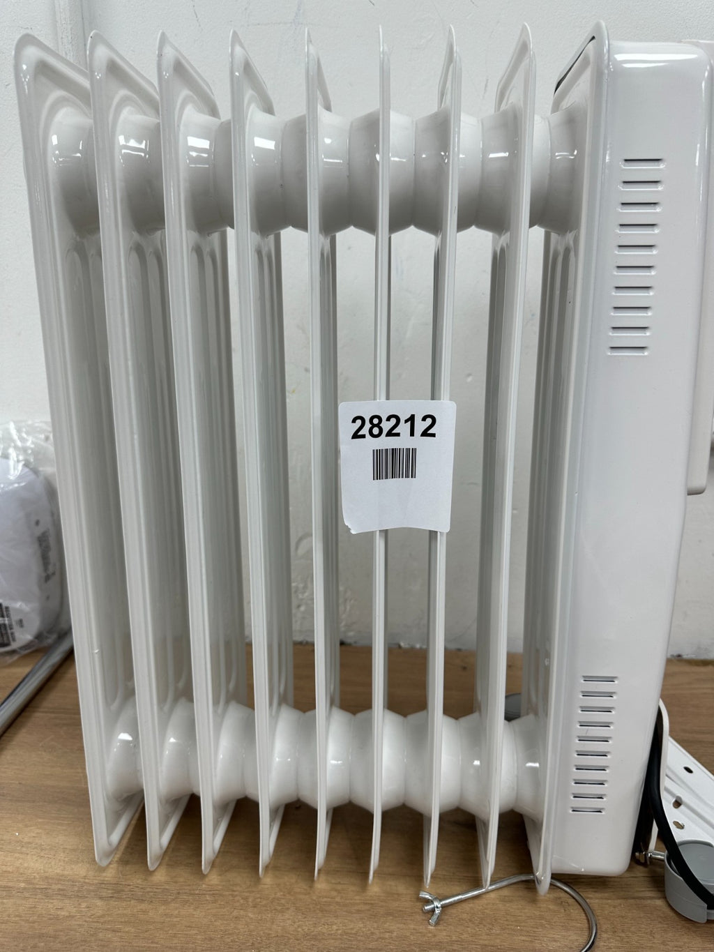 Warmlite Oil Filled Radiator with 3 Power Settings, WL43004YW 2000W 9-Fin White