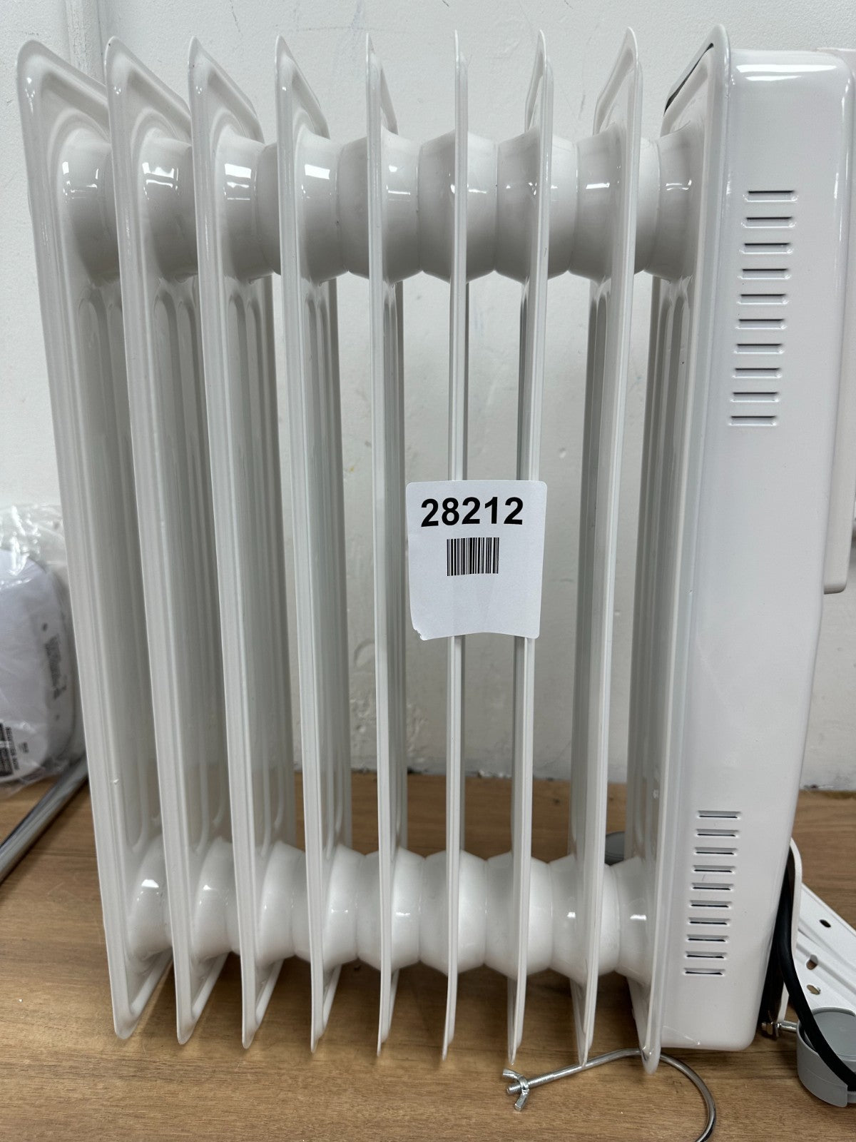 Warmlite Oil Filled Radiator with 3 Power Settings, WL43004YW 2000W 9-Fin White