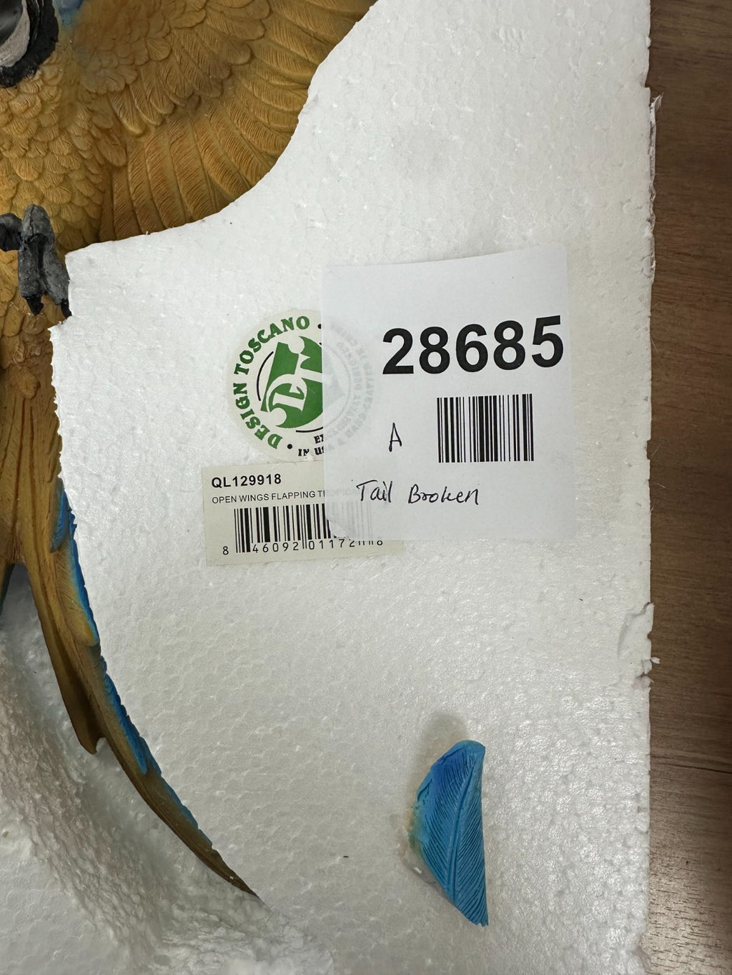 Design Toscano Flapping Macaw Bird Tropical Decor Wall Sculpture-Tail broken