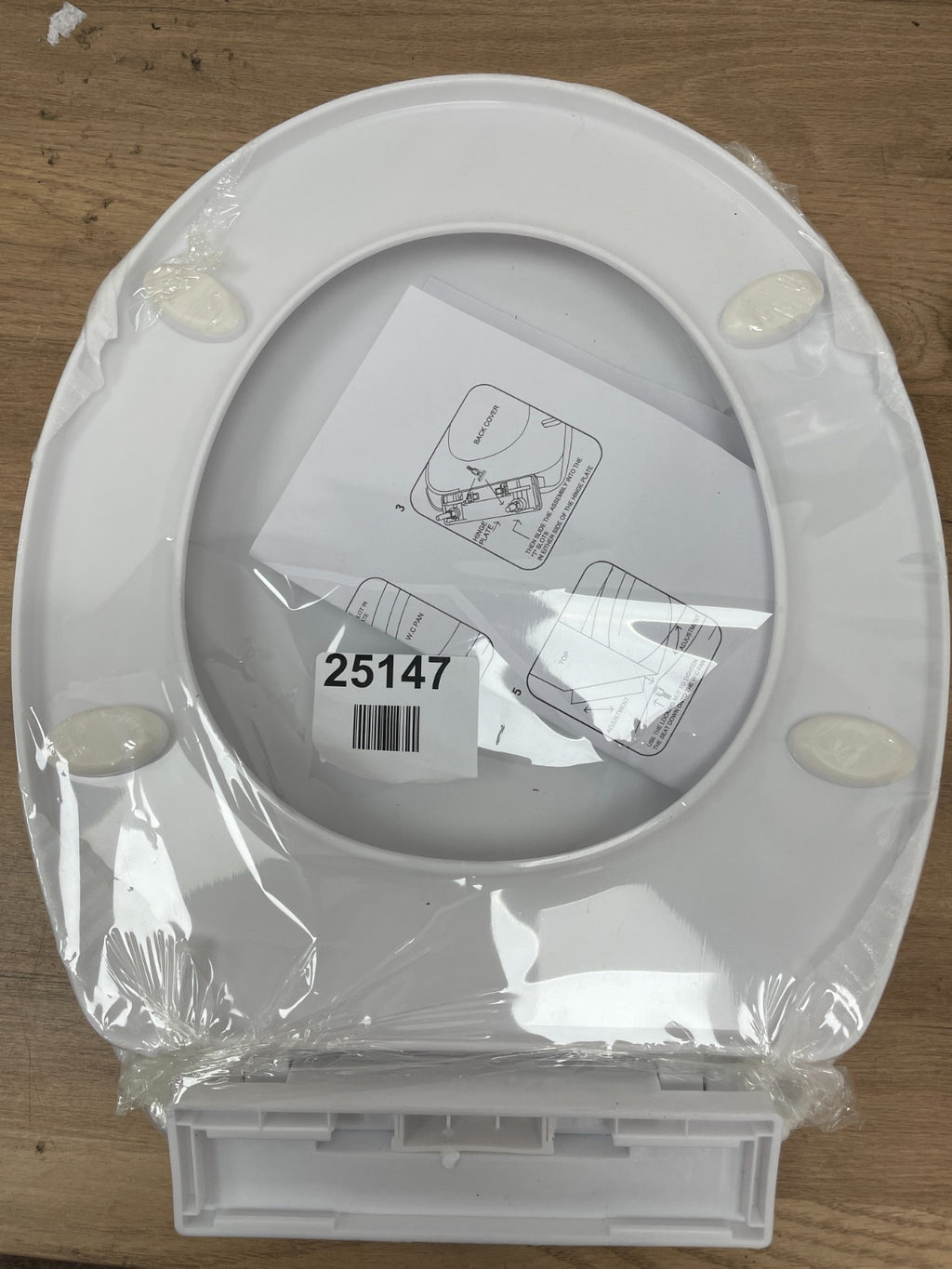 Toilet seat - Missing Fittings