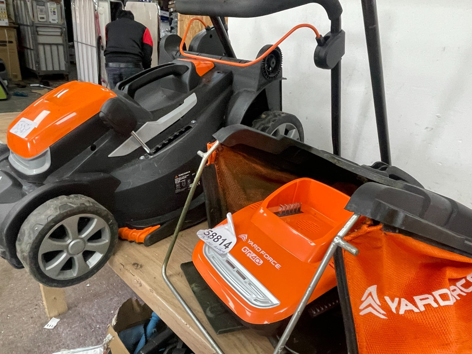Yard force 40v cordless lawnmower battery quick charger LM G34A- No battery — Used (photo 4)