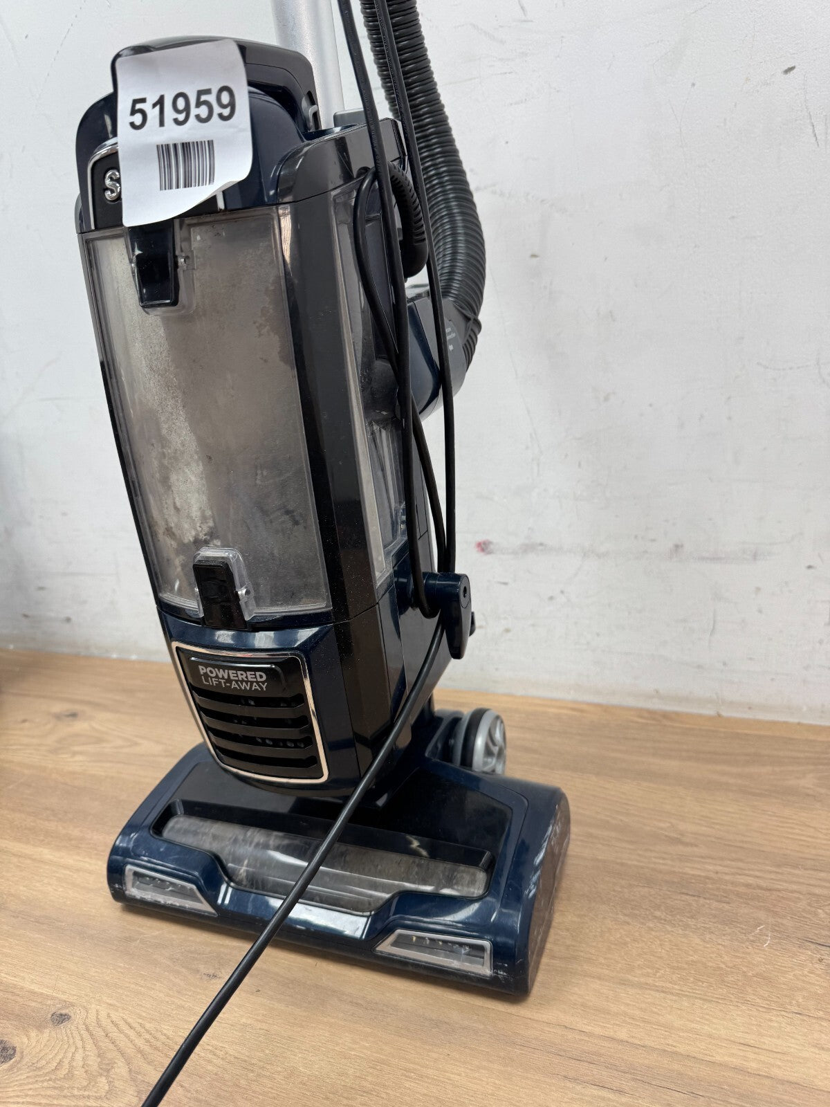 Shark Lift-Away Powered Upright Vacuum Cleaner - Grey (NV620UKT)