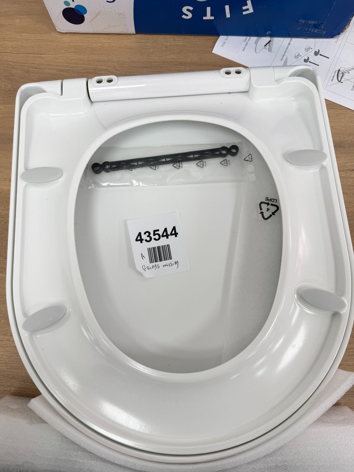 Croydex Flexi-Fix Toilet Seat - White- Fittings missing
