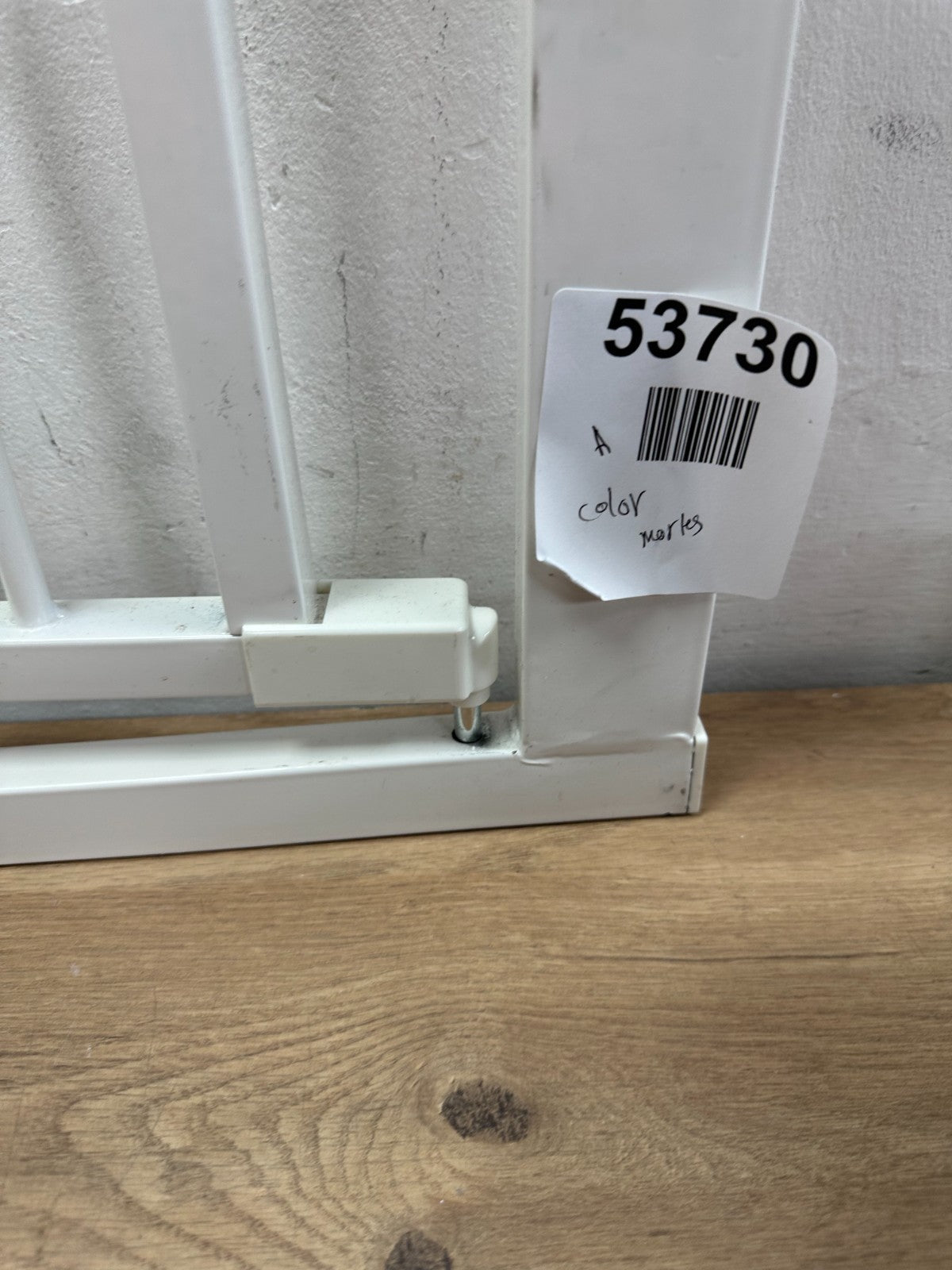 Pawhut 006-242V12WT stair gate- Color marks