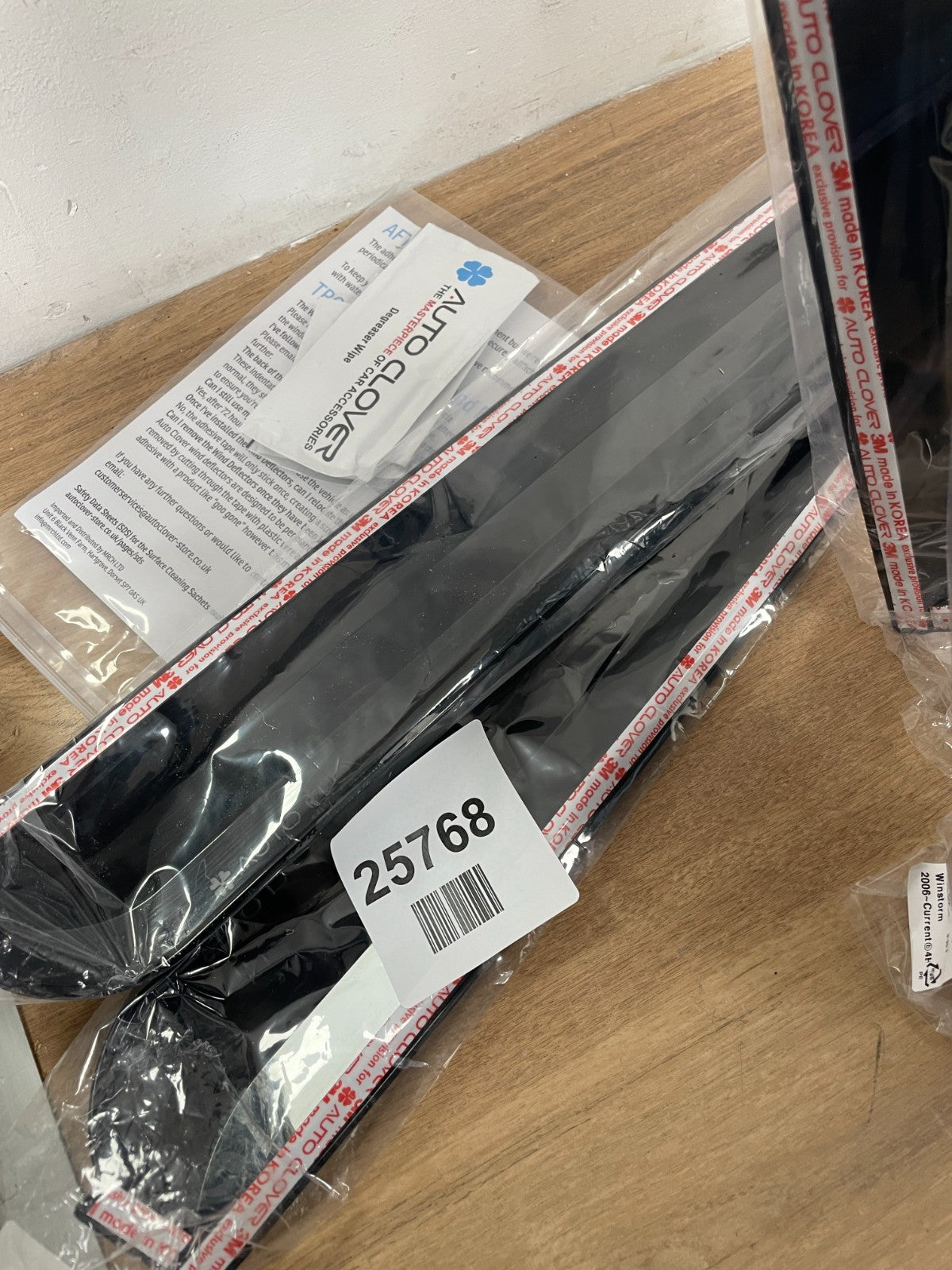 Auto clover wind deflector