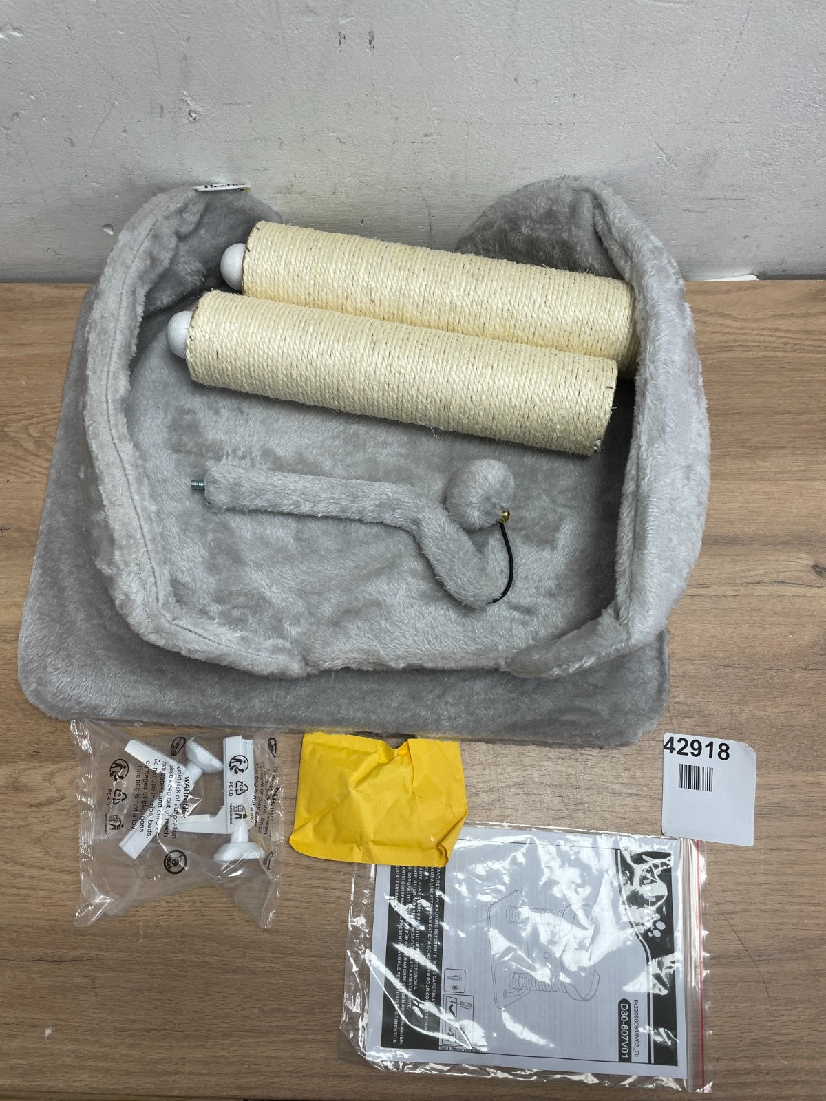 PawHut Indoor Cat Tree or Condo - White (D30-607V01LG)