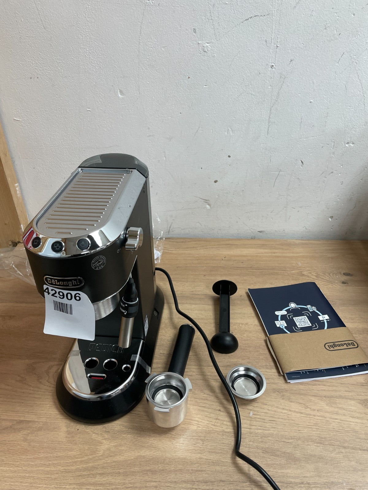 DeLonghi Dedica coffee machine EC685BK