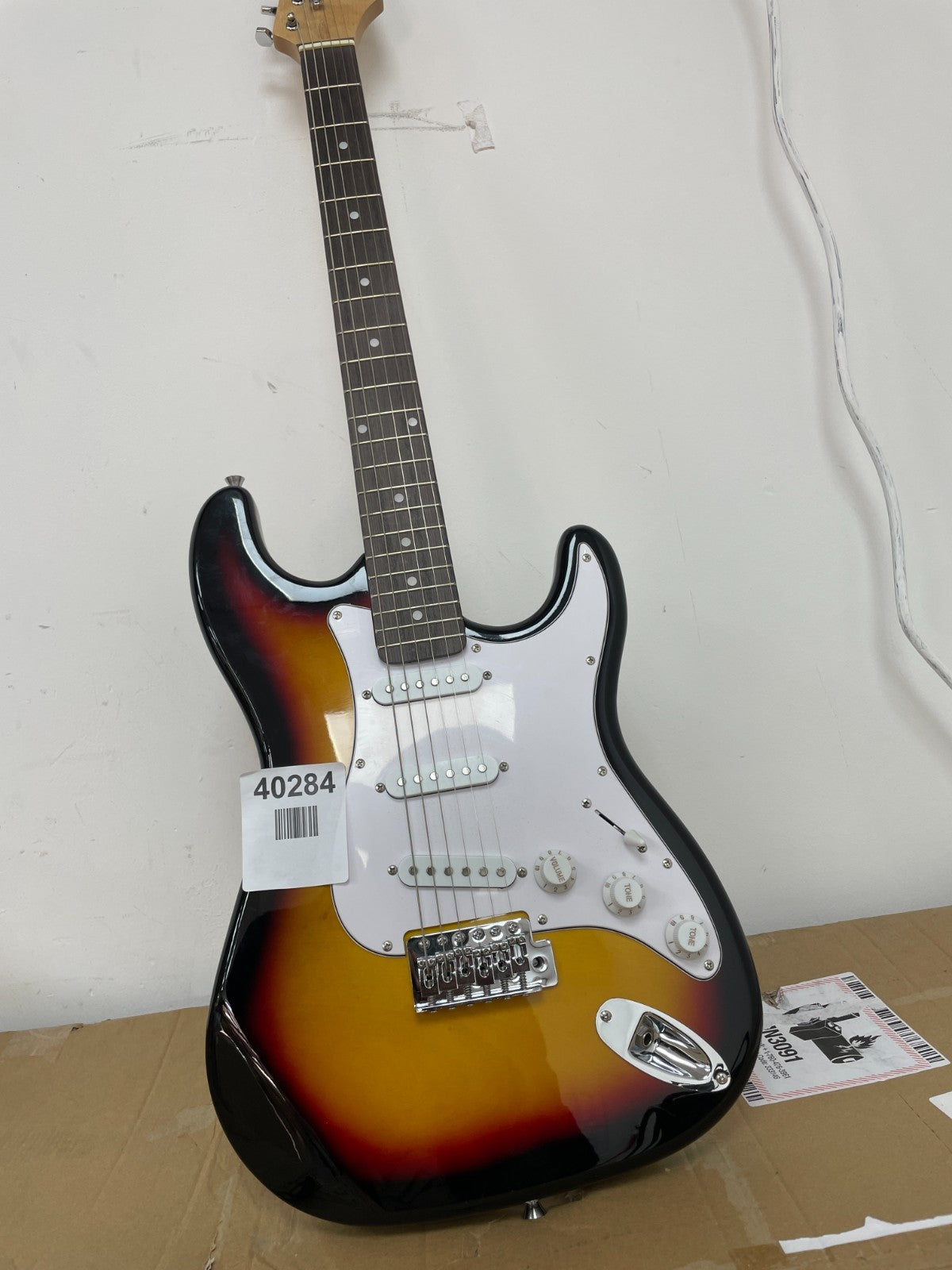 3rd Avenue Electric Guitar With Amplifier
