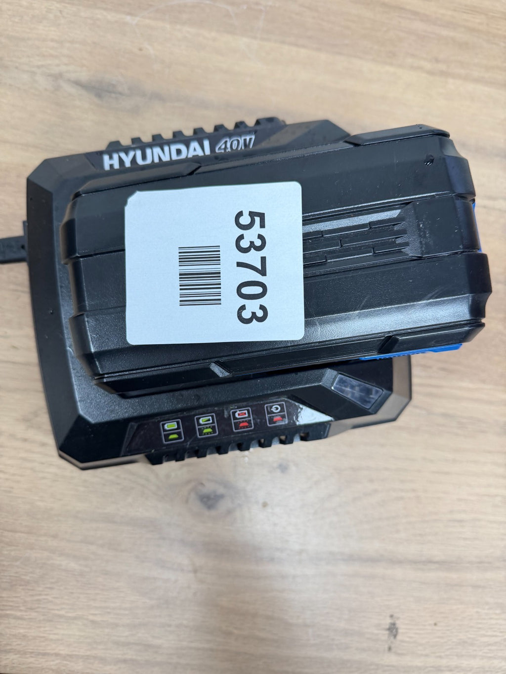 Hyundai HYBAT40Li25 Lithium-Ion Battery 40V 2.5Ah battery and charger
