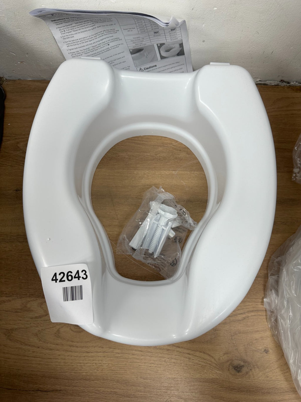 Homecraft Savanah Toilet Seat with Flap - White, 10cm