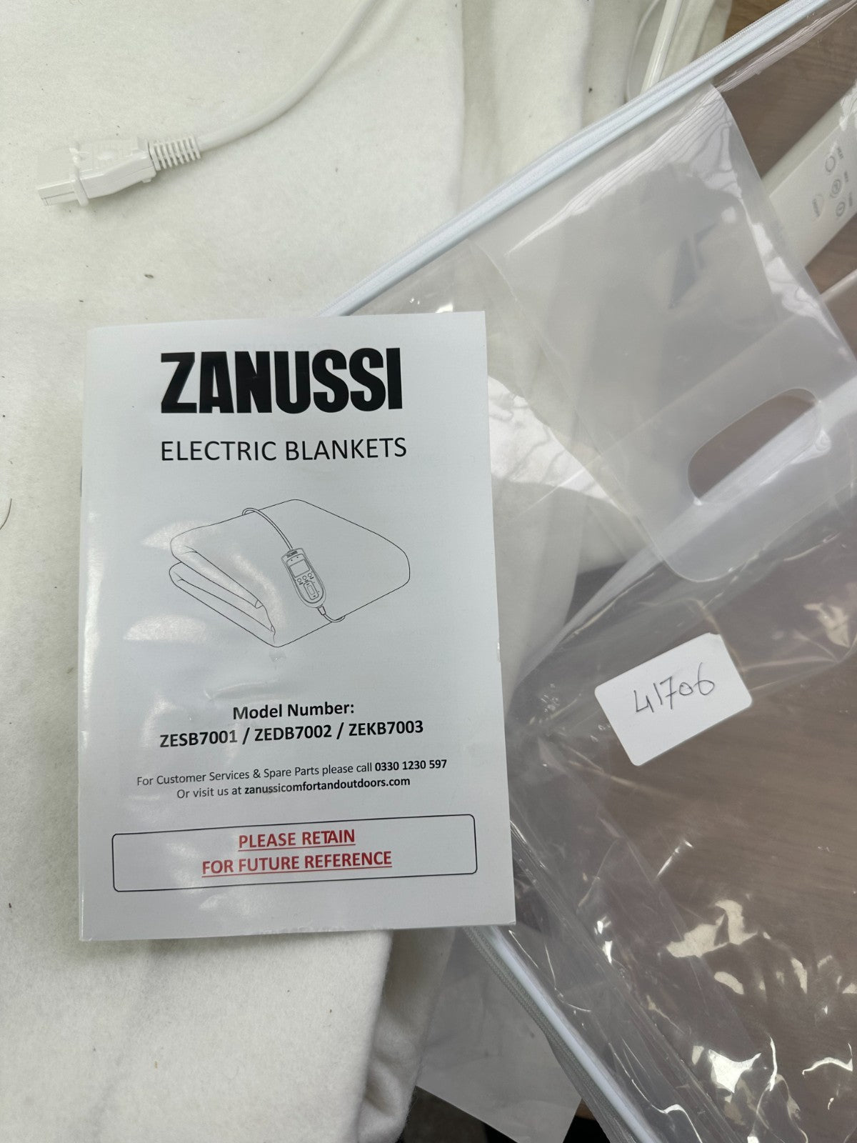 Zanussi ZESB7001 60W Single Electric Blanket - White