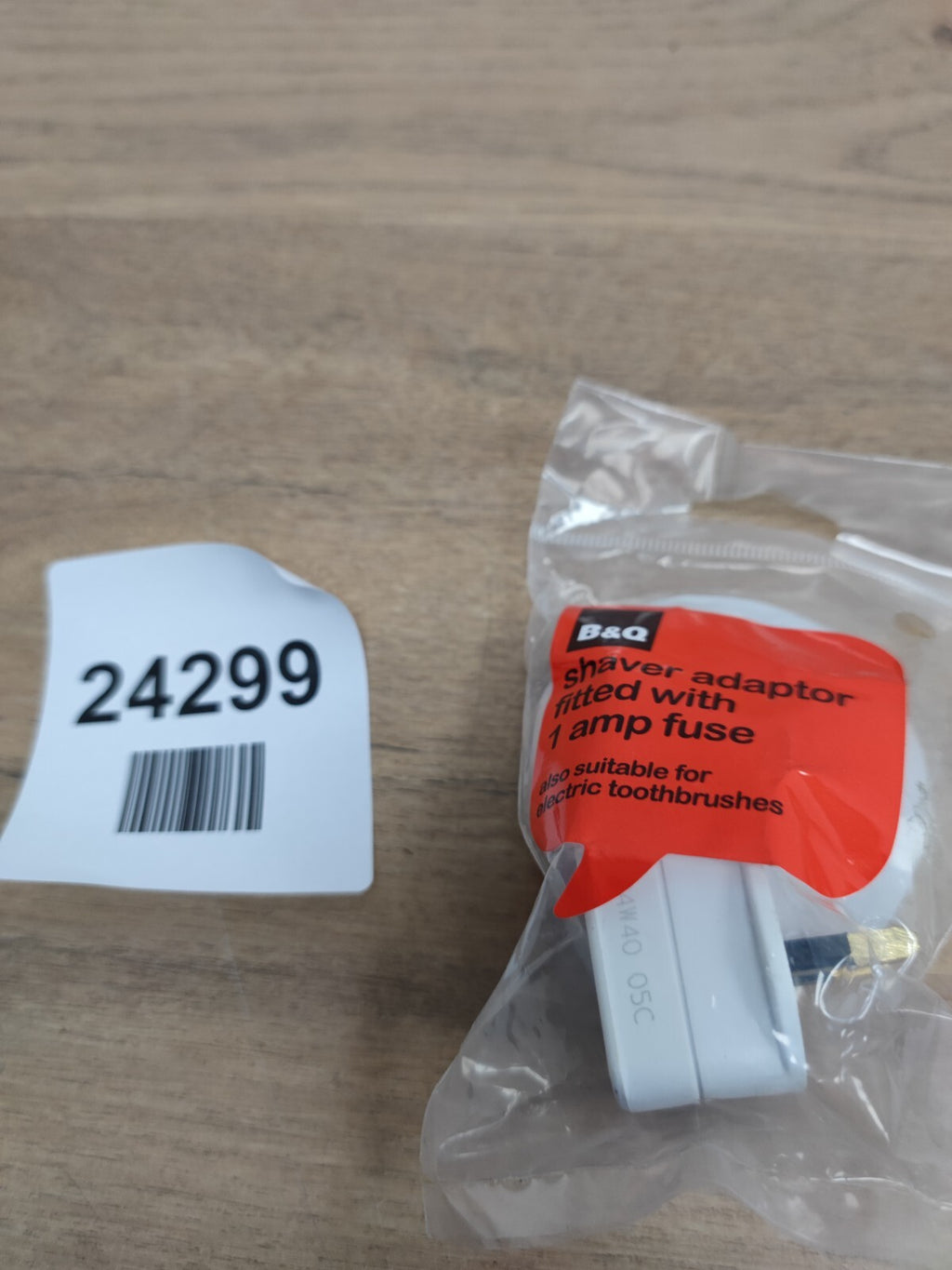 B&Q Shaver socket White