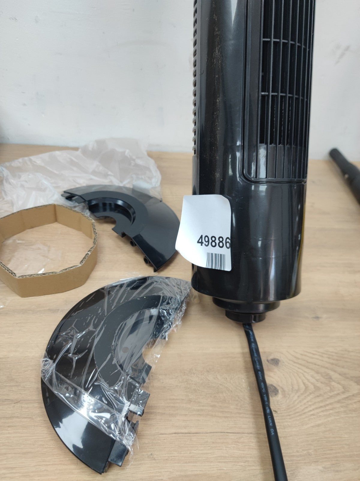 Signature S40012 Portable 29 Inch Oscillating Tower Fan — New (other) (photo 2)