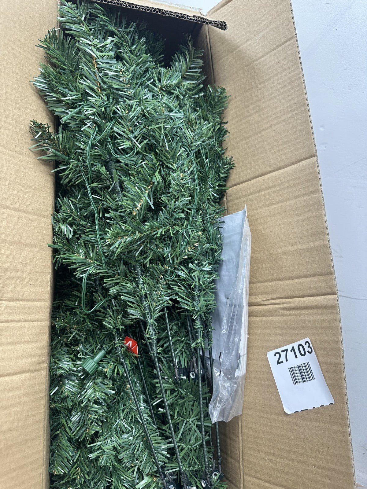 Habitat 8587154 Pre-Lighted Tree 6ft - Green — New (other) (photo 3)