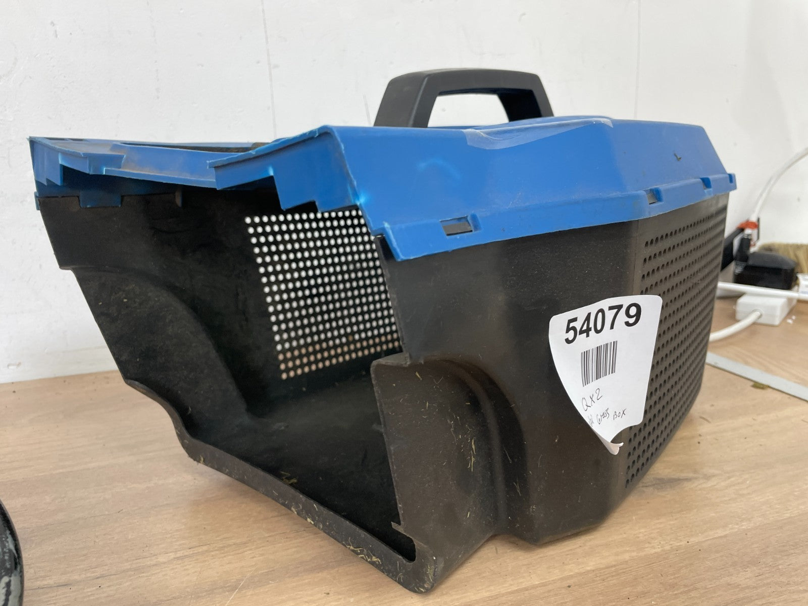 Hyundai HYM32200 Lawnmower Grass Box — Used (photo 5)