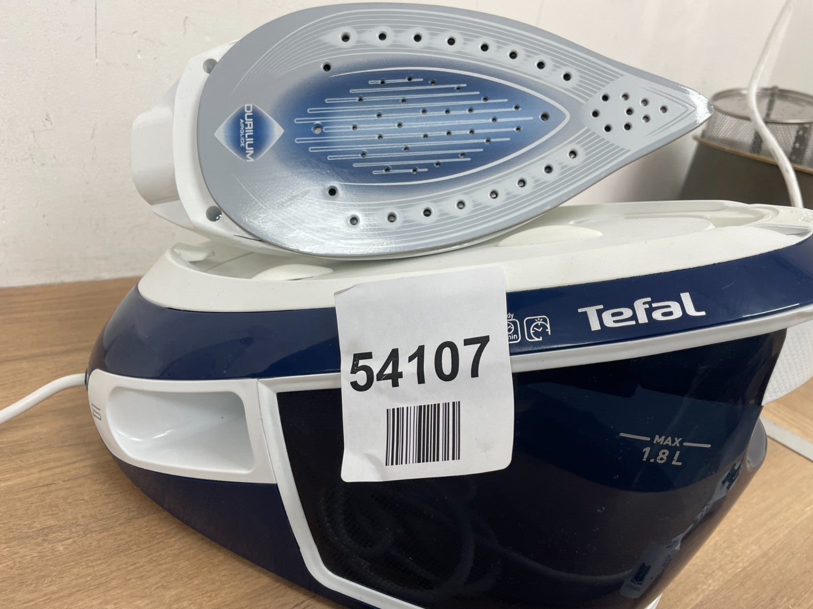 Tefal Express Airglide SV8022 Steam Generator Iron White/Blue — Used (photo 3)