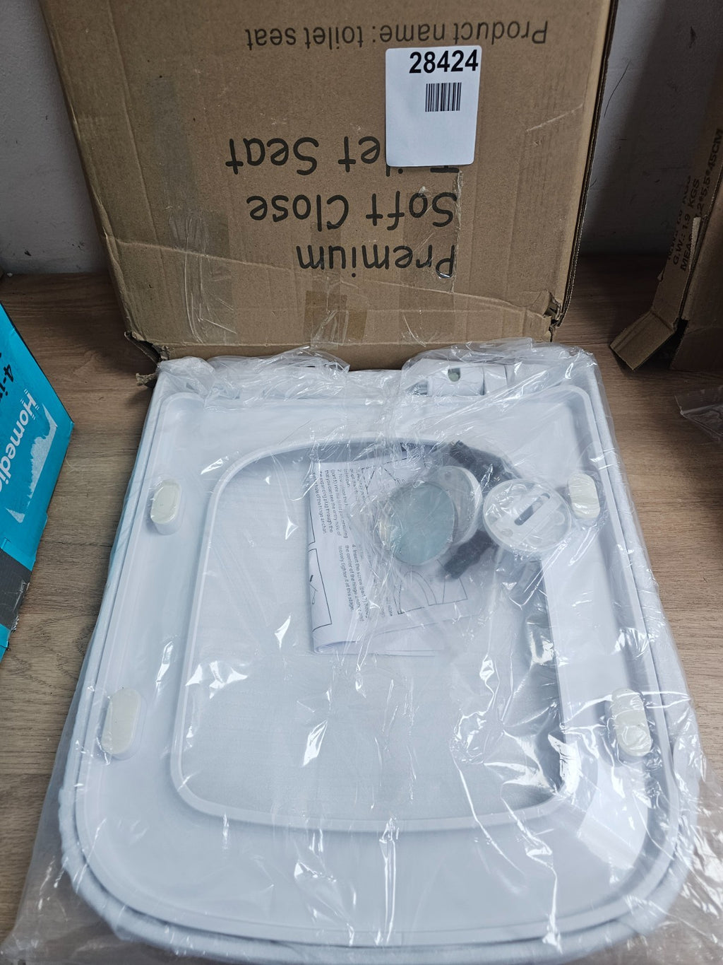 Premium soft close toilet seat